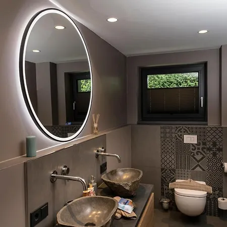 Wellness House Energy Mit Whirlpool アパート *